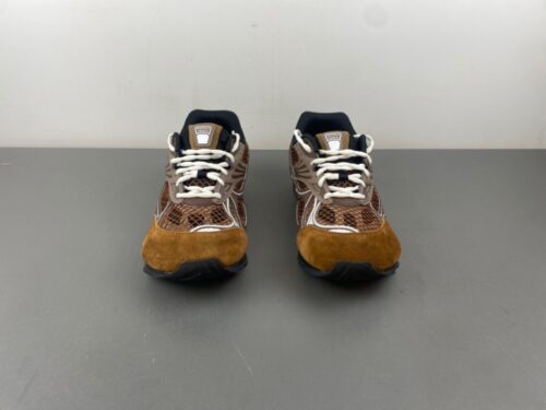 Alternative view of Bottega Veneta