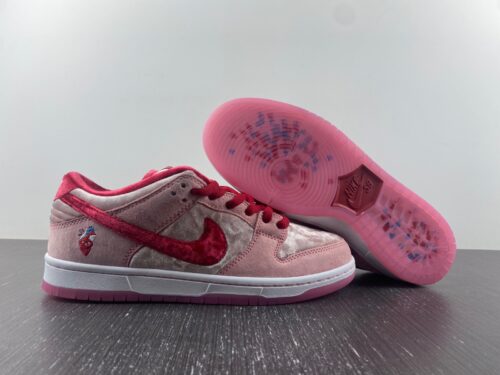 Alternative view of StrangeLove x Nike SB Dunk Low “Valentine’s Day”