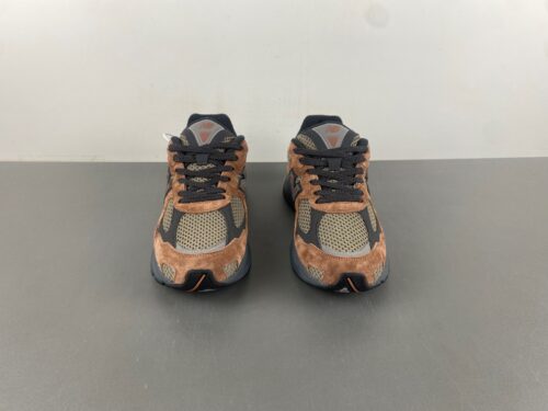 Alternative view of New Balance 2010