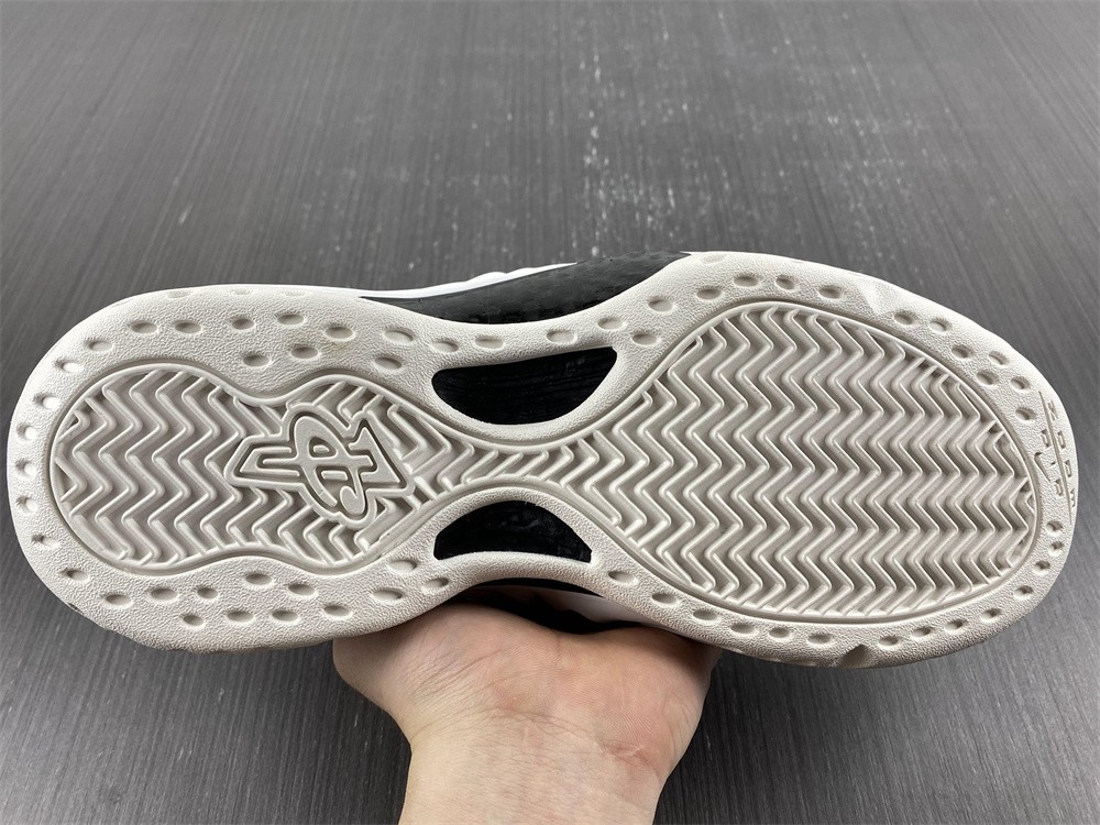CDG x Nike Air Foamposite One White - Image 18