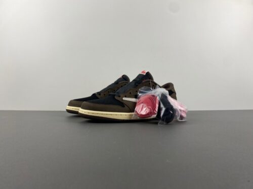 Travis Scott x Air Jordan 1 Low OG SP “Dark Mocha”