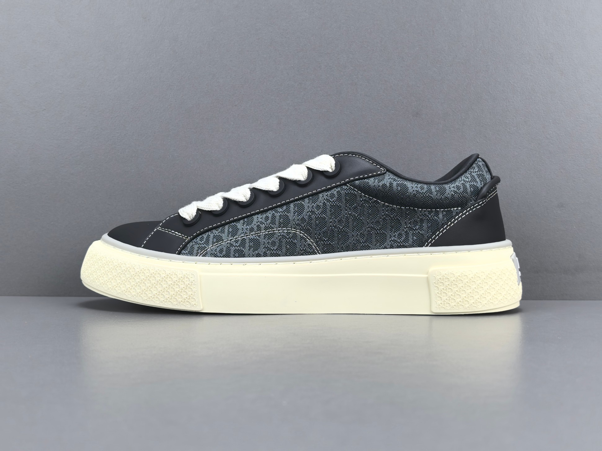 DIOR B33