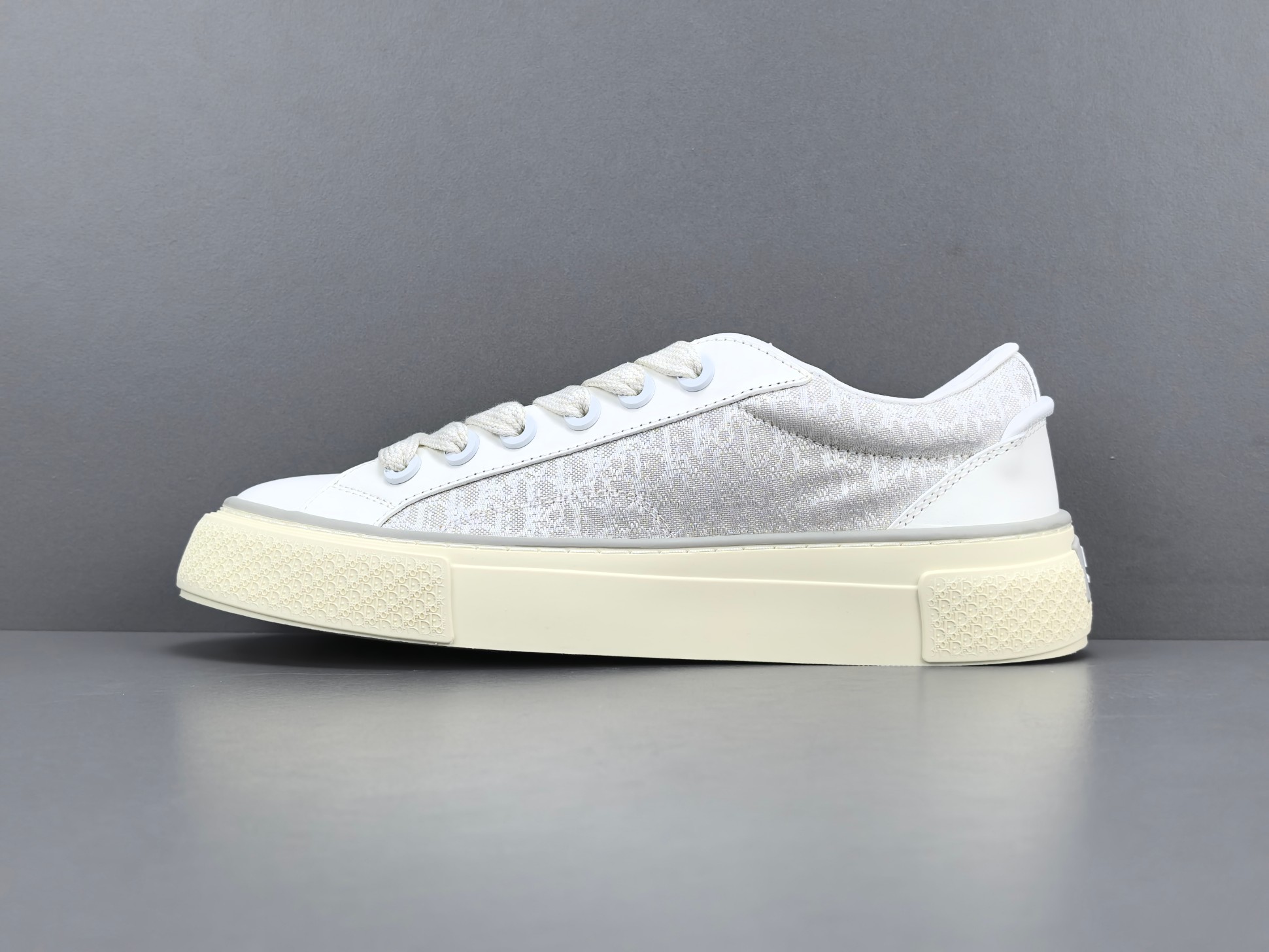 DIOR B33