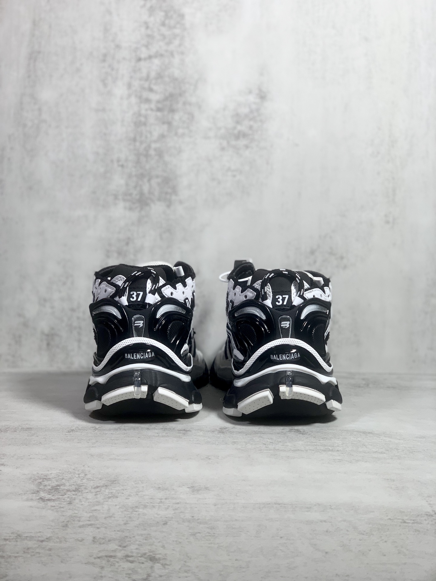 Balenciaga - Image 7