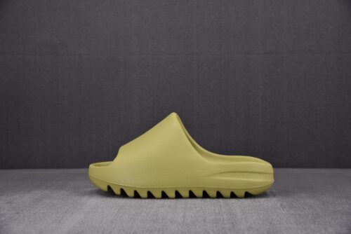 adidas Yeezy Slide “Resin”