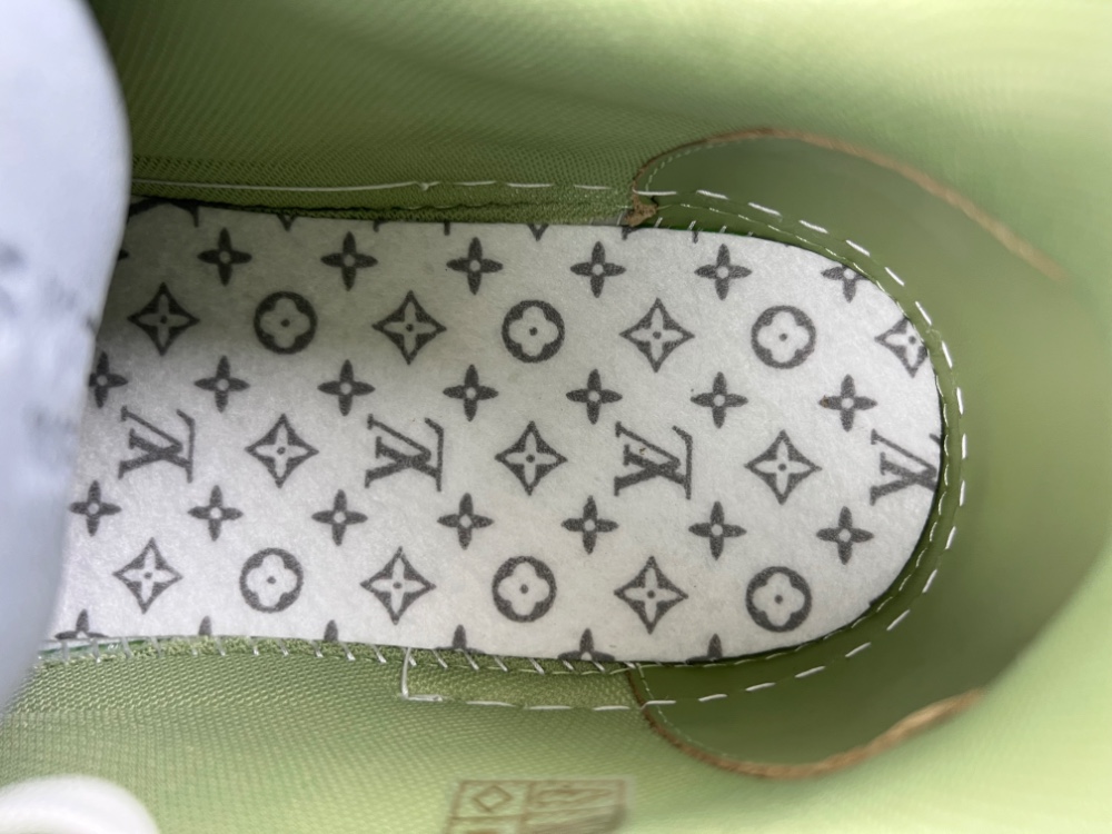 Louis Vuitton - Image 16
