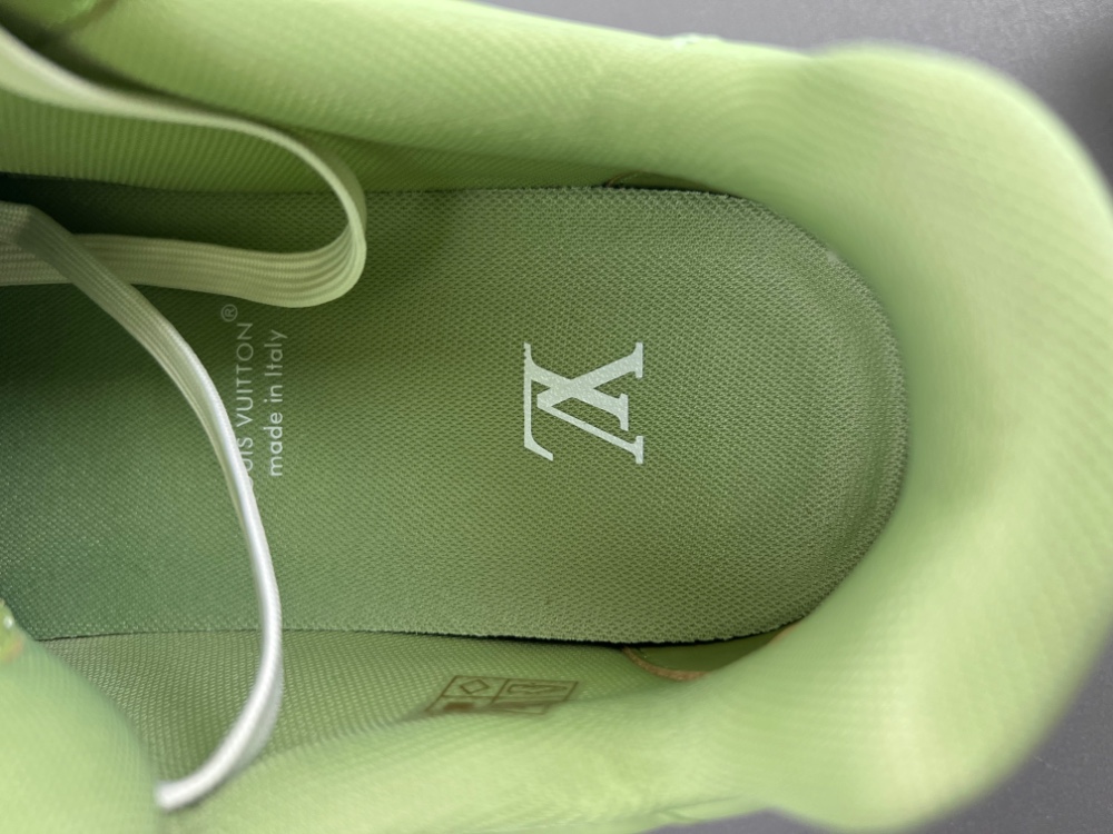 Louis Vuitton - Image 17