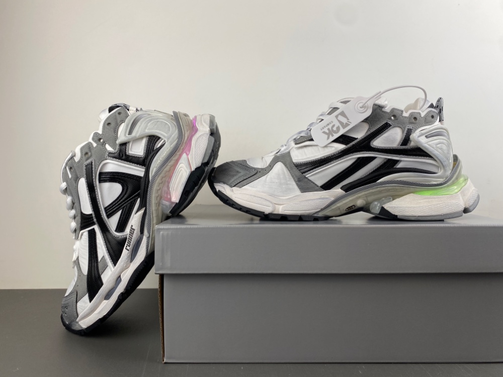 Balenciaga LED - Image 5