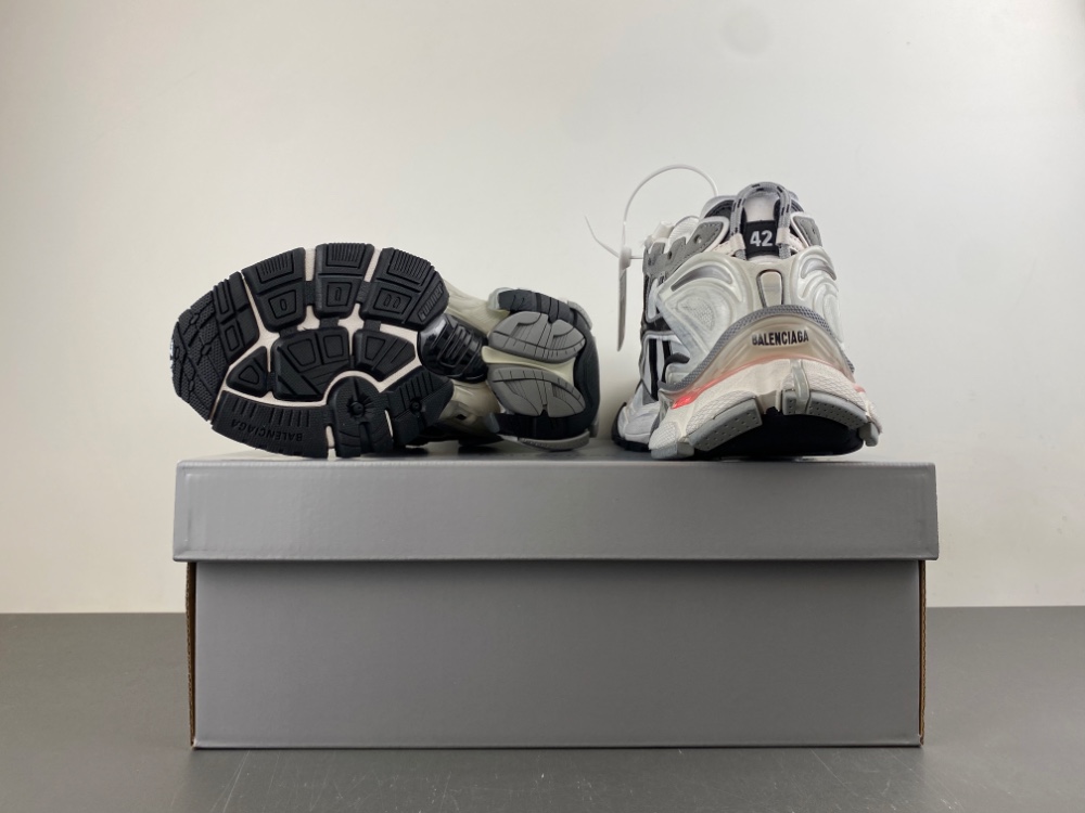 Balenciaga LED - Image 6