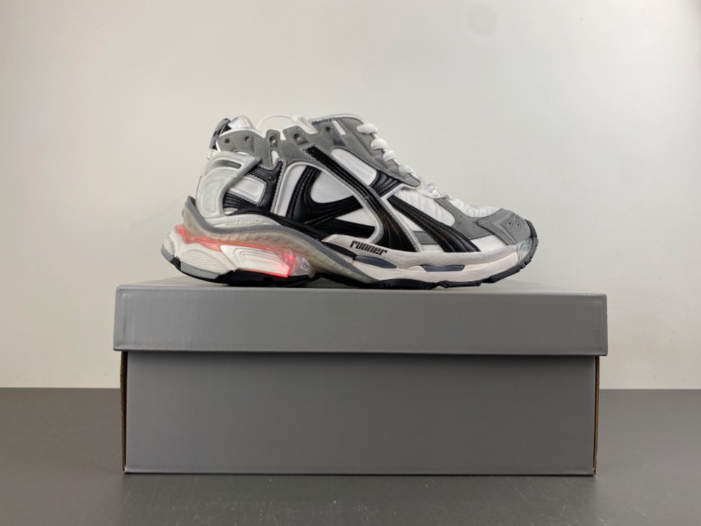 Balenciaga LED - Image 7