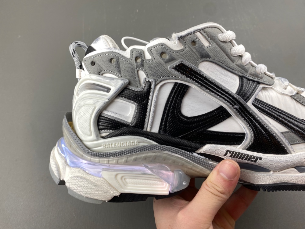 Balenciaga LED - Image 9