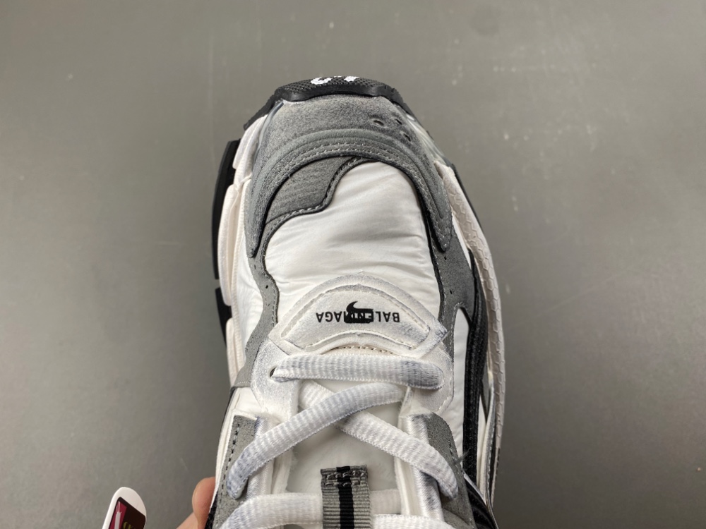 Balenciaga LED - Image 15