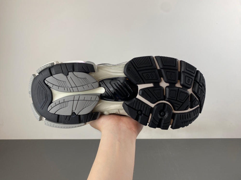 Balenciaga LED - Image 16