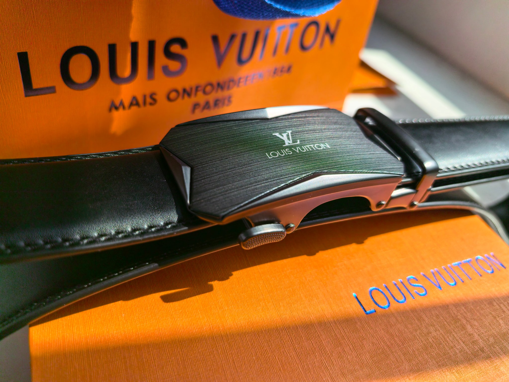 LOUIS VUITTON - Image 9