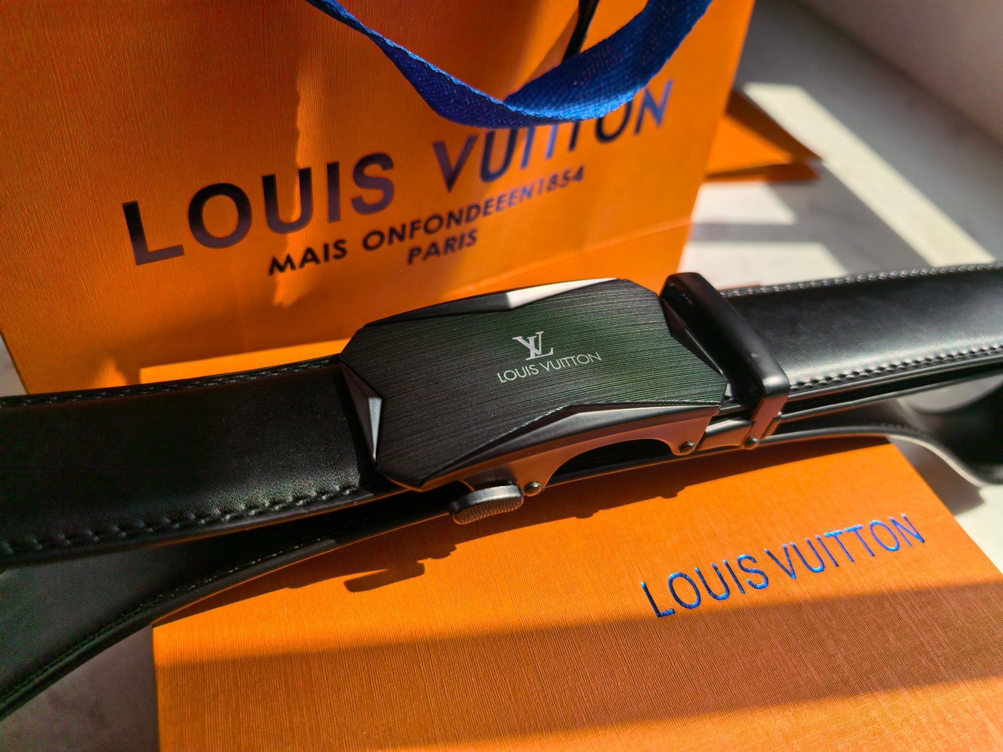 LOUIS VUITTON - Image 10
