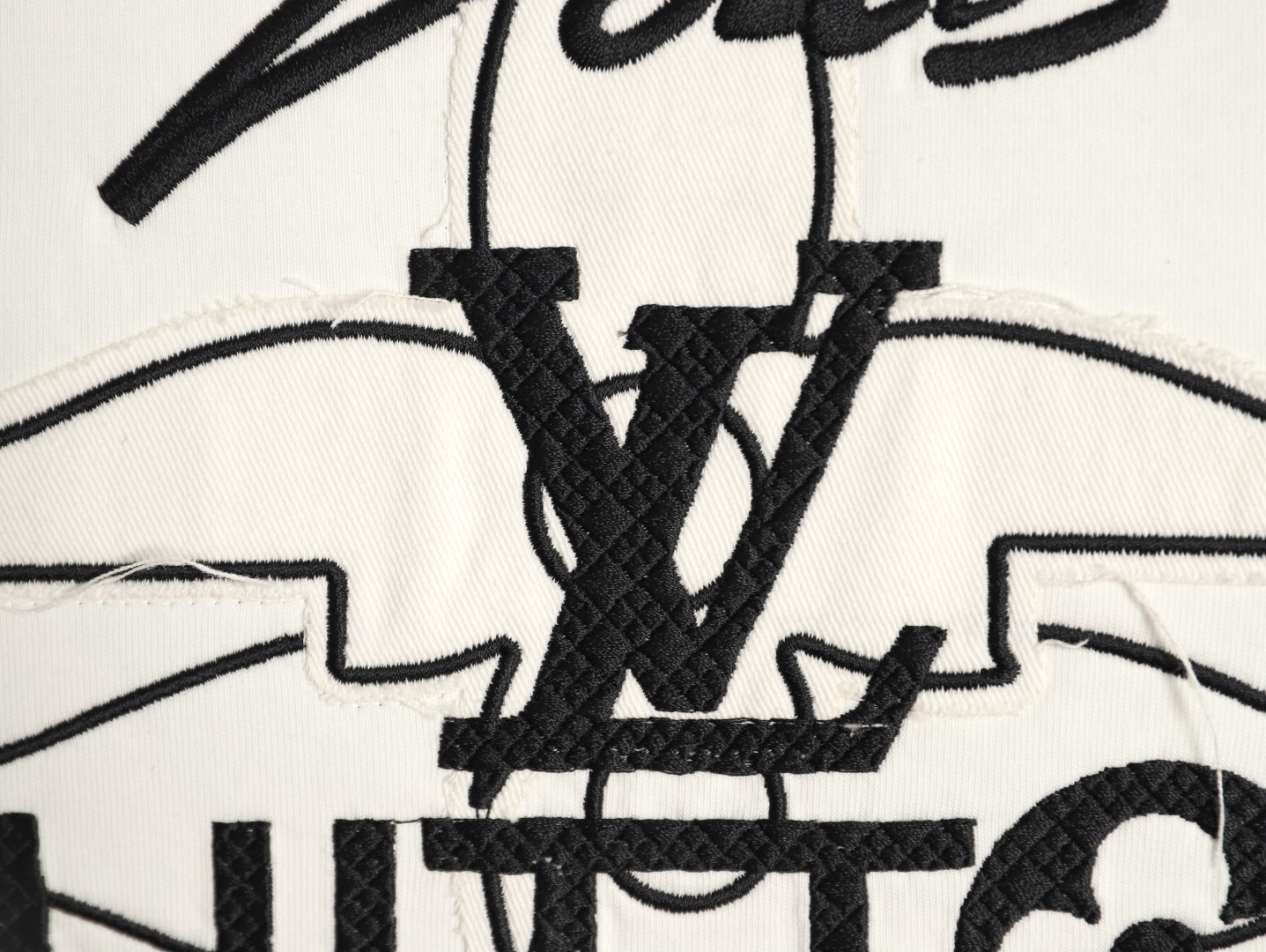 Louis Vuitton - Image 9
