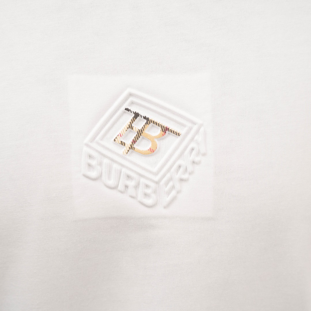 Burberry - Image 4