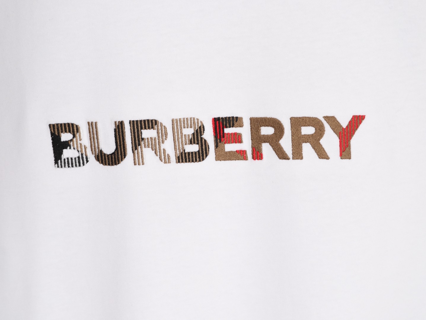 Burberry - Image 5