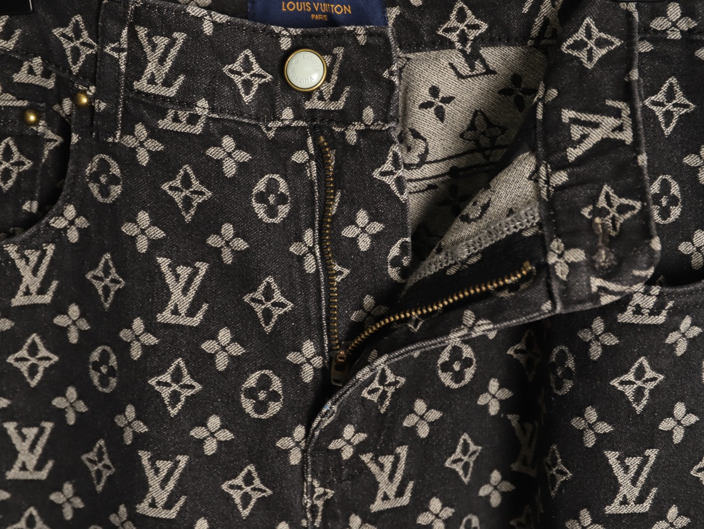Louis Vuitton - Image 8