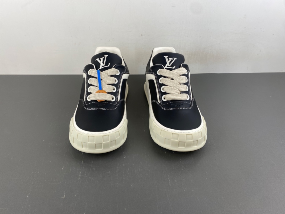 Louis Vuitton - Image 5