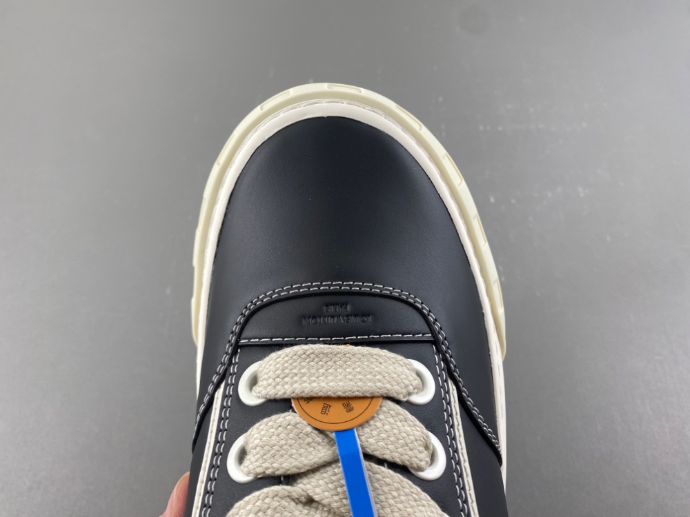 Louis Vuitton - Image 10