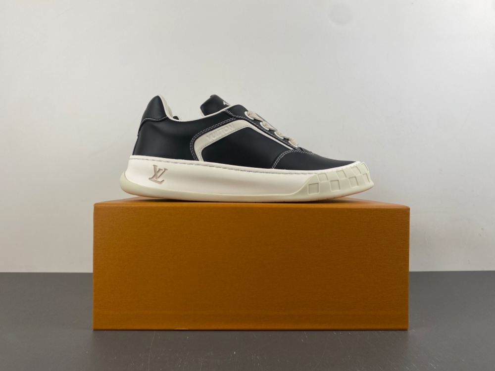 Louis Vuitton - Image 11