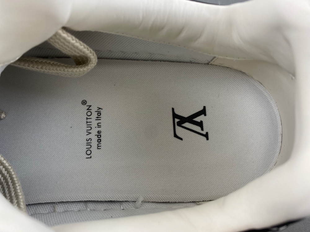 Louis Vuitton - Image 15