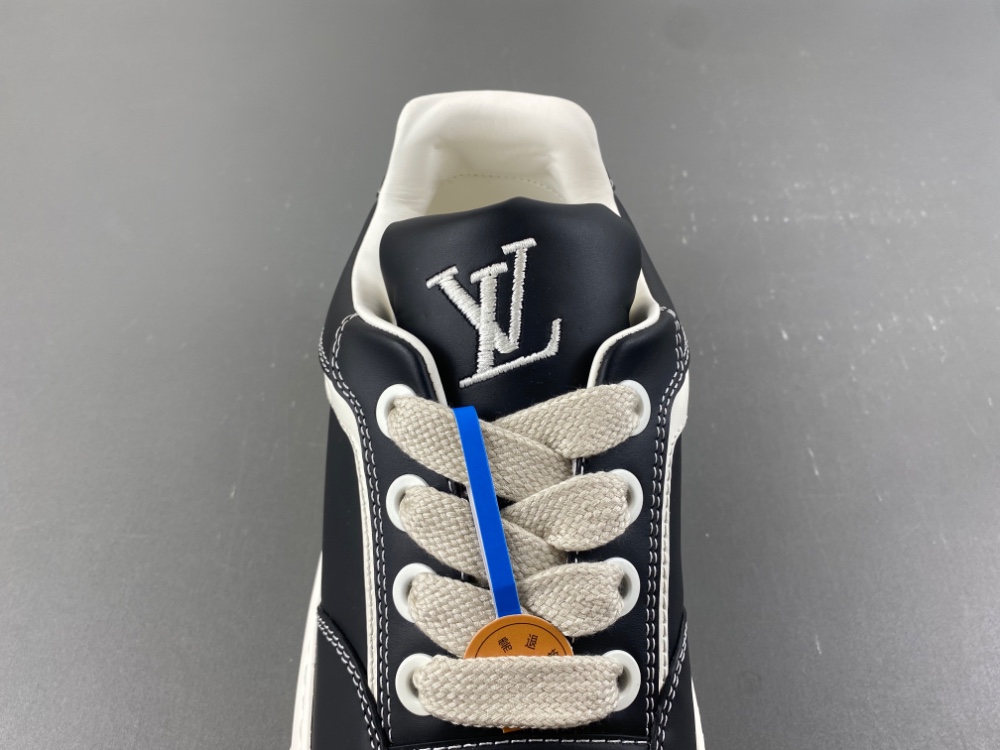 Louis Vuitton - Image 16