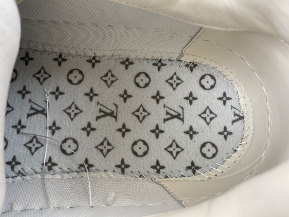 Louis Vuitton - Image 17
